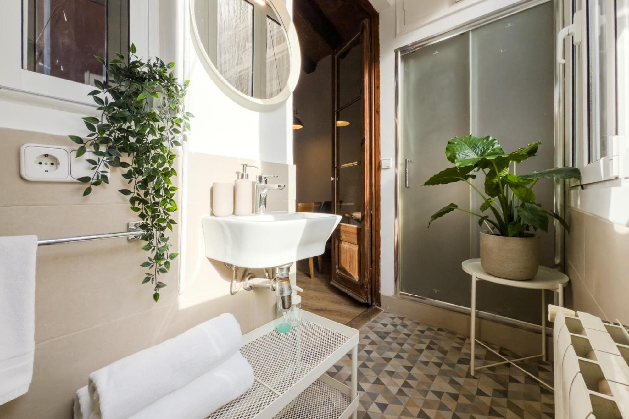 Magalhaes - Trad Flat In Poble Sec, Near Ramblas برشلونة المظهر الخارجي الصورة