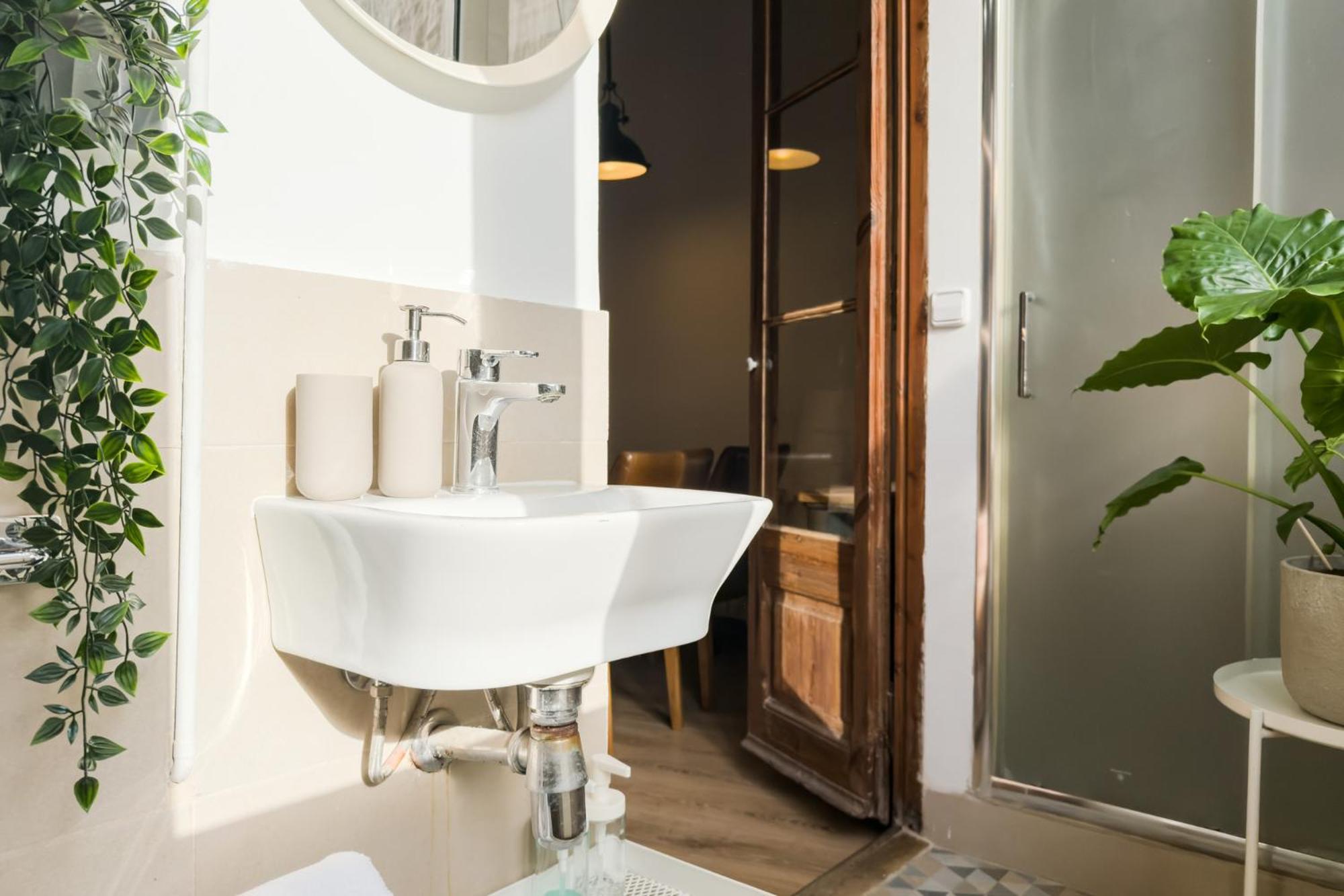 Magalhaes - Trad Flat In Poble Sec, Near Ramblas برشلونة المظهر الخارجي الصورة